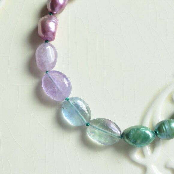 Hand Knotted Gemstone and Pearl Bracelet - Hand Made in Canada - Picture 5 of 9